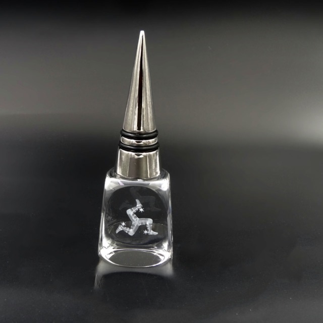 CRYSTAL - MANX 3 LEGS WINE STOPPER MG 125